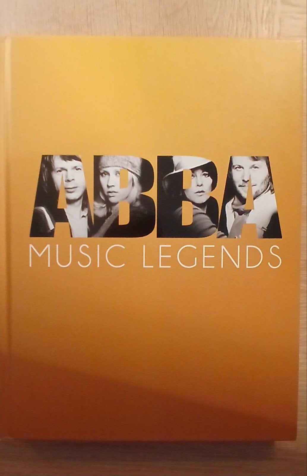 ABBA Music Legends Boek - Geschiedenis en Foto's, Ophalen of Verzenden, Zo goed als nieuw, Artiest, Onbekend
