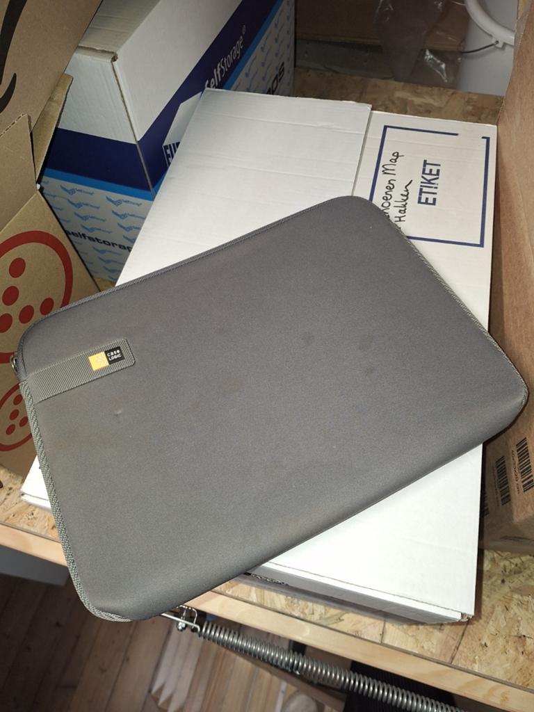 Case Logic Laptophoes 13-14" Grijs - gebruikssporen, Computers en Software, Laptophoezen, Ophalen of Verzenden, 14 inch, Gebruikt