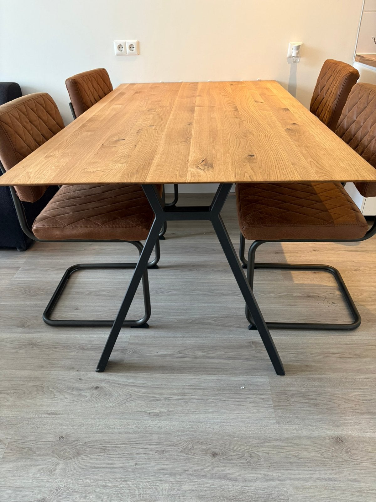 Foto 7 van Tafel met stoelen