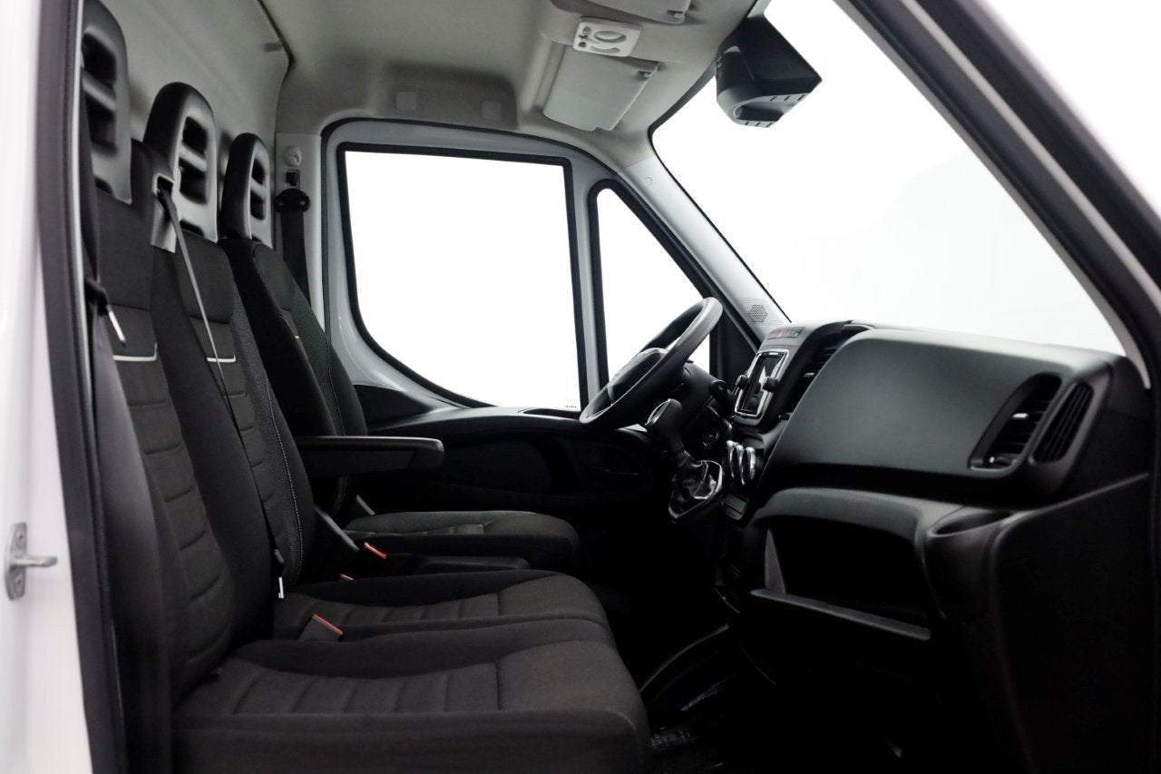 Iveco Daily 35S21 3.0 210pk L2H2 HiMatic Automaat Navi/Camer, Automaat, Dealer onderhouden, Gebruikt, Euro 6