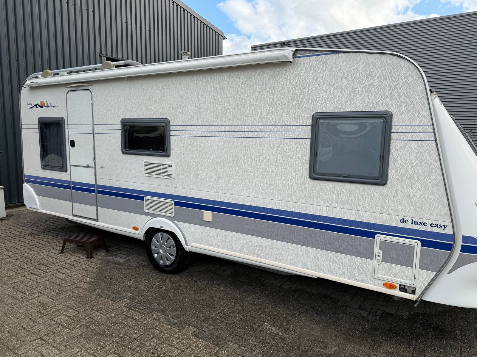 Hobby 560 KMFE 6 persoons met voortent en zakluifel, Stapelbed, Rondzit, Hobby, Bedrijf