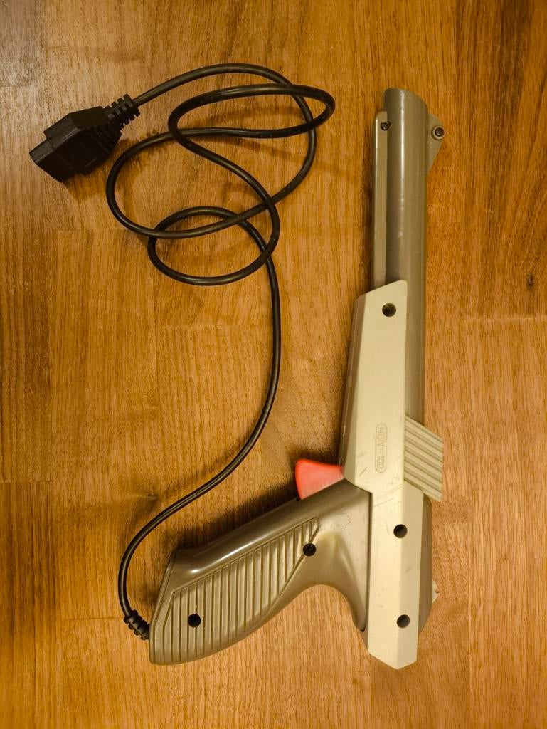 Nes zapper grijs, Ophalen of Verzenden, Gebruikt, Met 1 controller