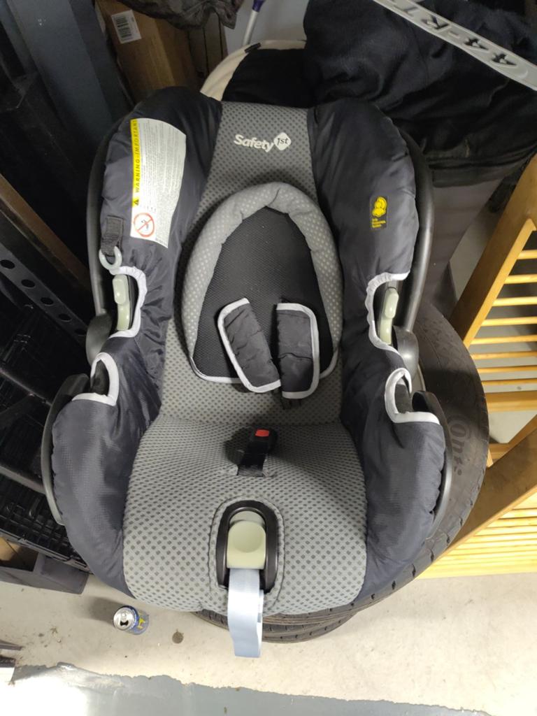 Autostoel Safety 1st + Reiswieg Mutsy + Adapters, 0 t/m 13 kg, Ophalen, Overige merken, Gebruikt