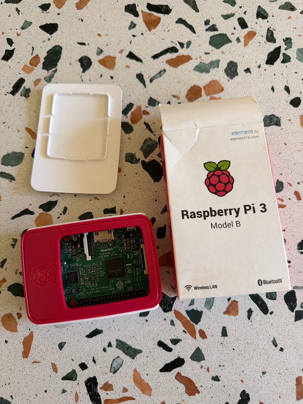 Raspberry Pi 3 Model B met behuizing, Ophalen of Verzenden, Zo goed als nieuw