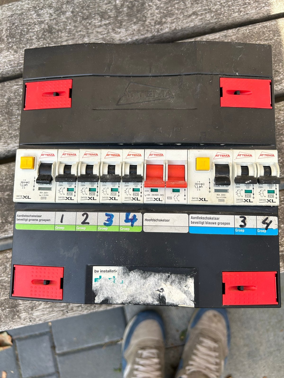 Attema Groepenkast 6 groepen, 2 aardlek, hoofdschakelaar, Ophalen of Verzenden, Gebruikt, Attema, Groepenkast