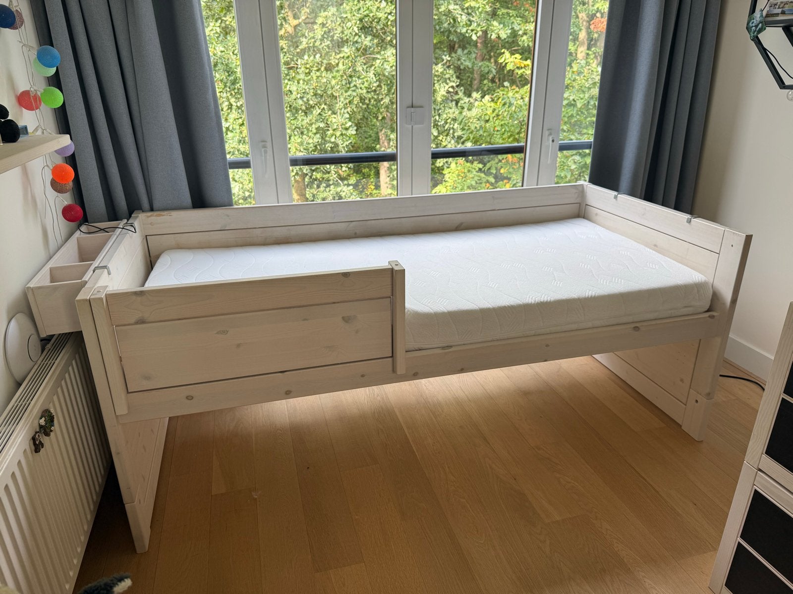 Lifetime bed (whitewash) 90x200 met kapstok en opbergvak, Ophalen, Gebruikt, 90 cm, Eenpersoons