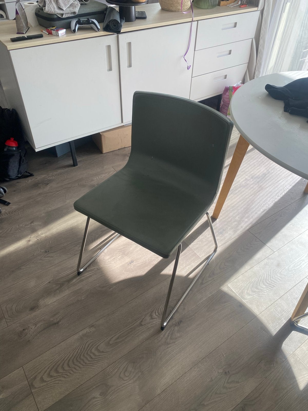 2x Groene stoel met metalen onderstel, Huis en Inrichting, Stoelen, Ophalen, Gebruikt, Overige kleuren, Metaal