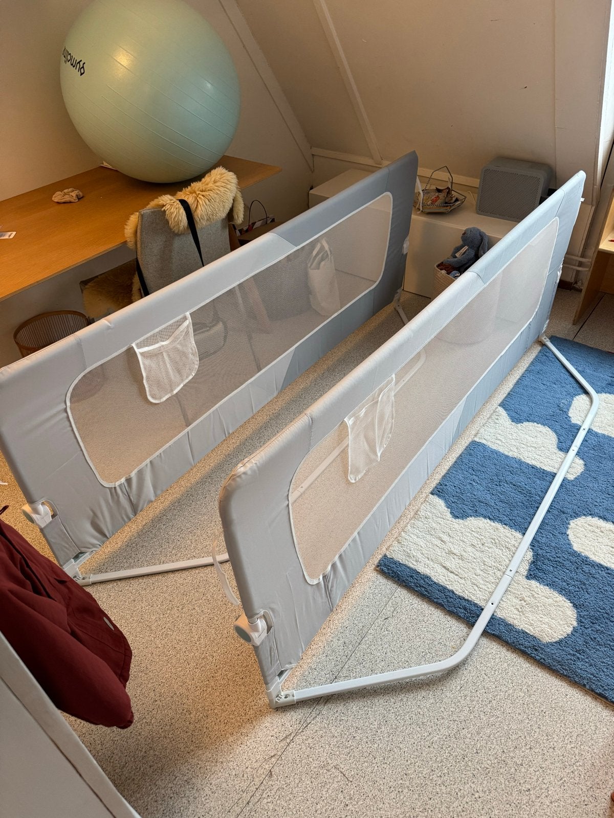 2x Bedhekje / Valbeveiliging - Grijs 2 meter 74 cm hoog, Kinderen en Baby's, Ophalen, Zo goed als nieuw, 180 cm of meer, 70 tot 85 cm