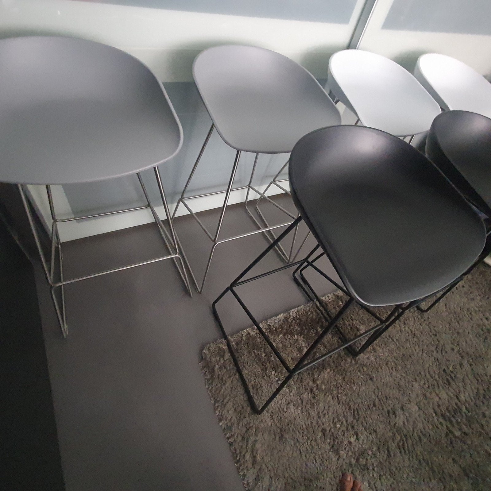 ***Diverse HAY about a stool AAS38 barkrukken (grijs&zwart)*, Huis en Inrichting, Barkrukken, Ophalen, 5 krukken of meer, Met voetsteun