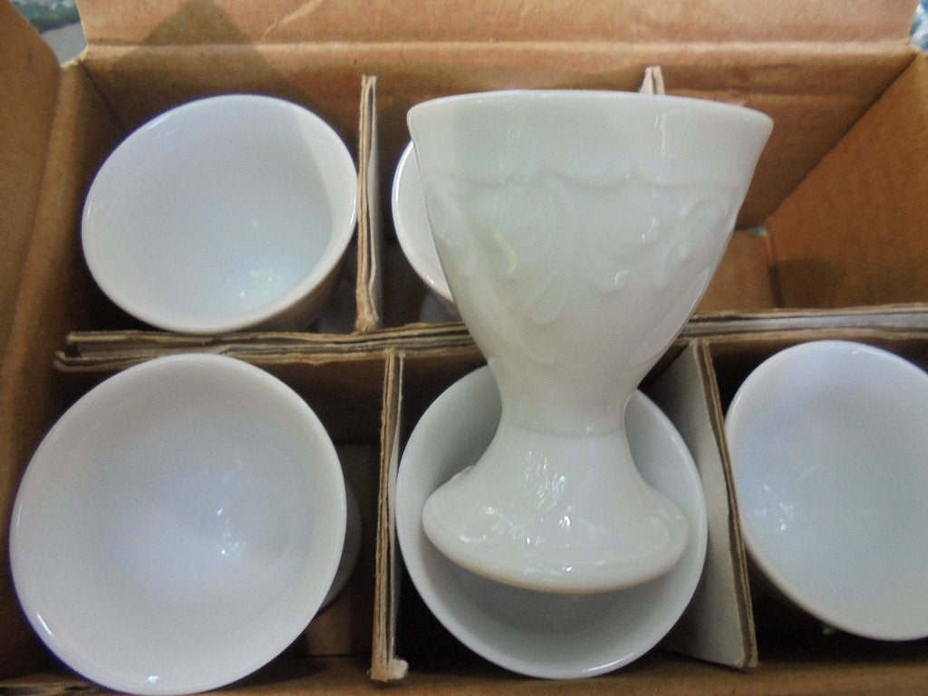 6 x Wit porseleinen eierdop met reliëfwerkje Wawel (?), Antiek en Kunst, Antiek | Servies los, Ophalen of Verzenden