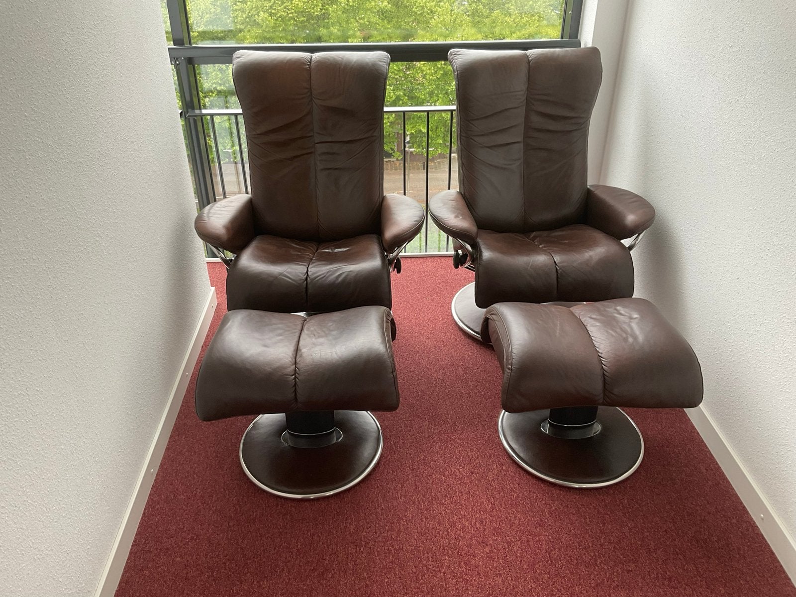 Stressless Bruine Leren Relaxfauteuils met Voetenbank, Ophalen, Gebruikt, Twee, Bruin