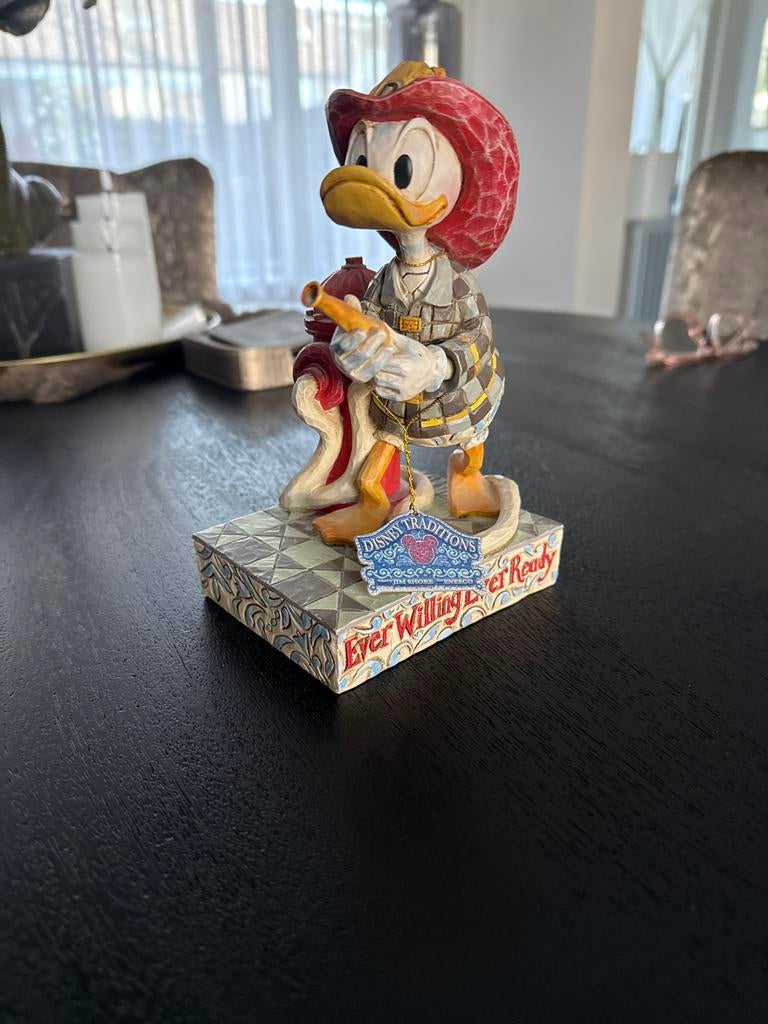 Disney Traditions Brandweerman Donald Duck Beeldje, Verzamelen, Disney, Zo goed als nieuw, Beeldje of Figuurtje, Donald Duck, Ophalen of Verzenden