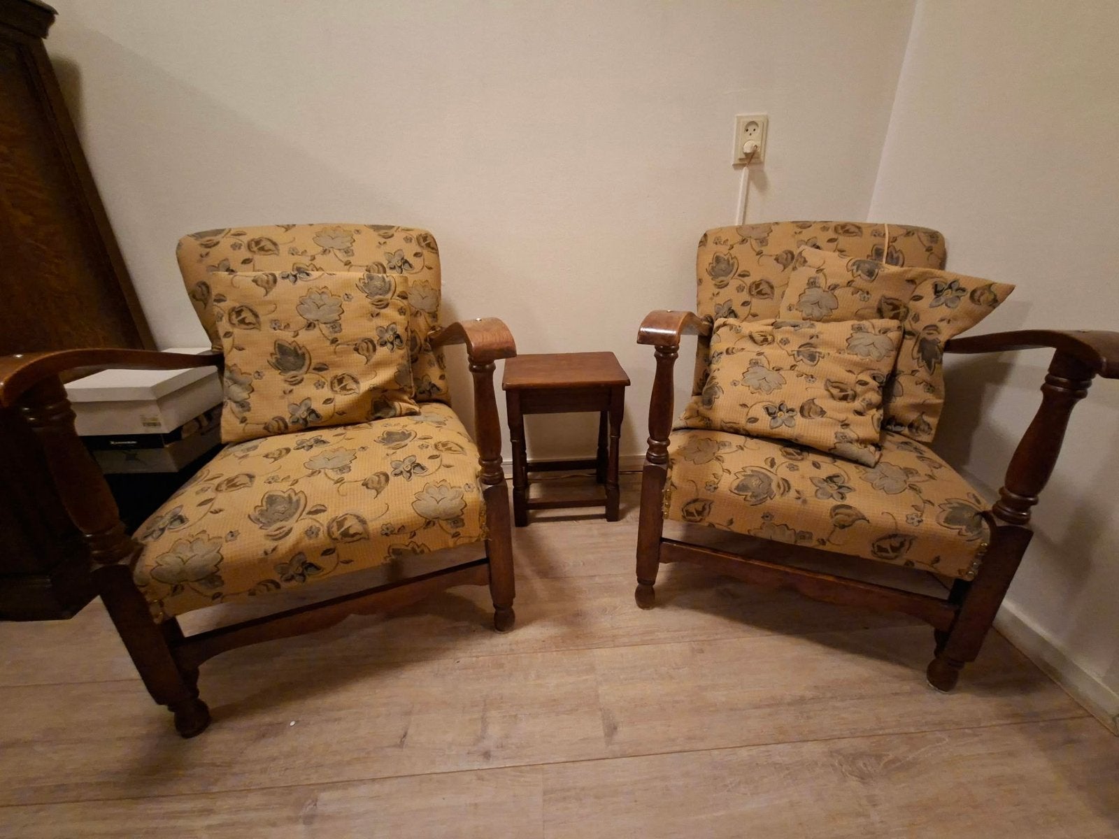 Twee fauteuils en bijzettafeltje, Ophalen, Gebruikt, Twee, Overige kleuren