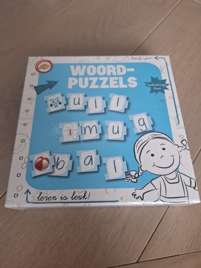 Woordpuzzels Toy Universe, Ophalen of Verzenden, Zo goed als nieuw, Taal en Lezen