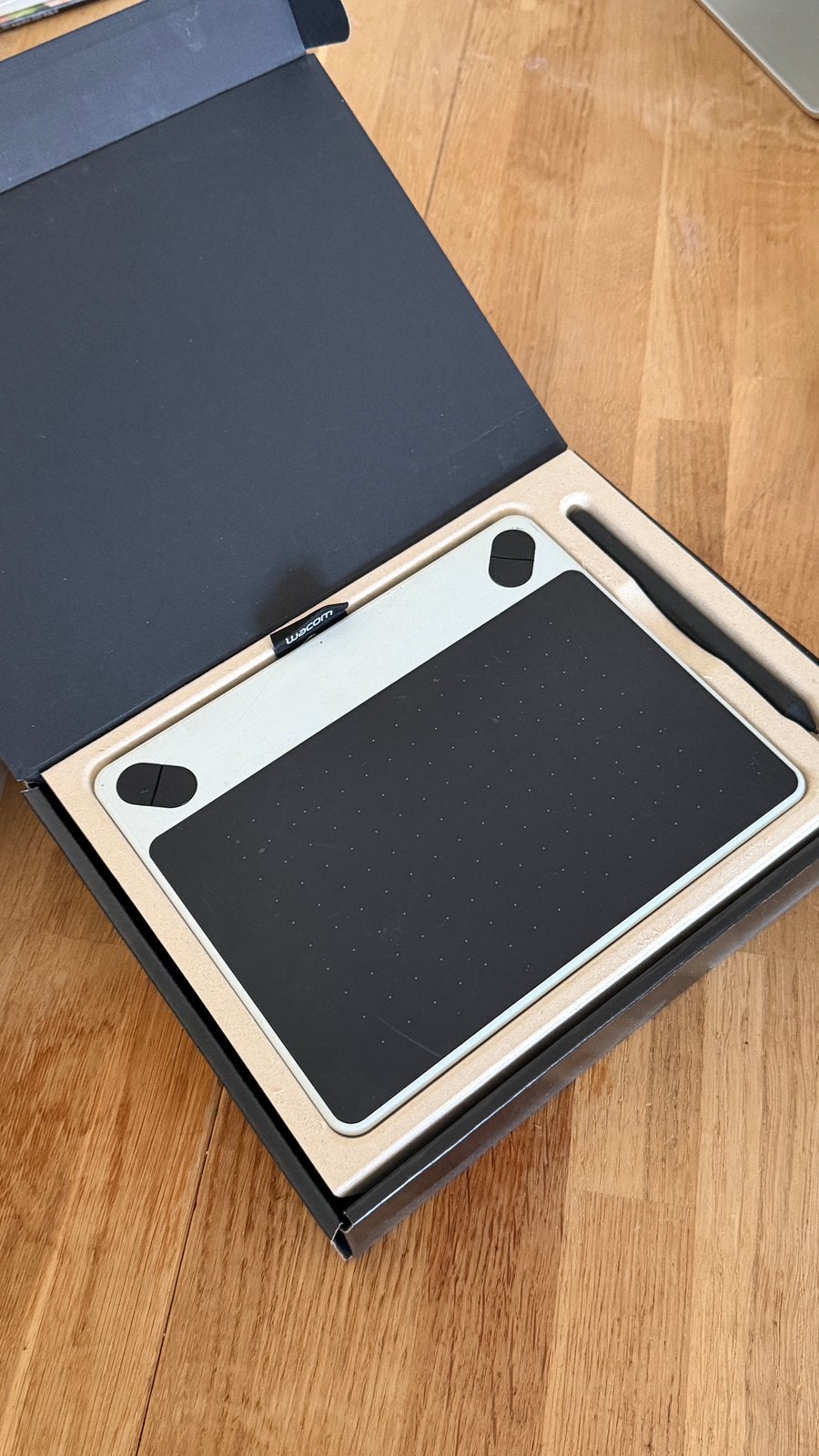 Wacom Intuos tekentablet – compleet in doos, Ophalen of Verzenden, Zo goed als nieuw
