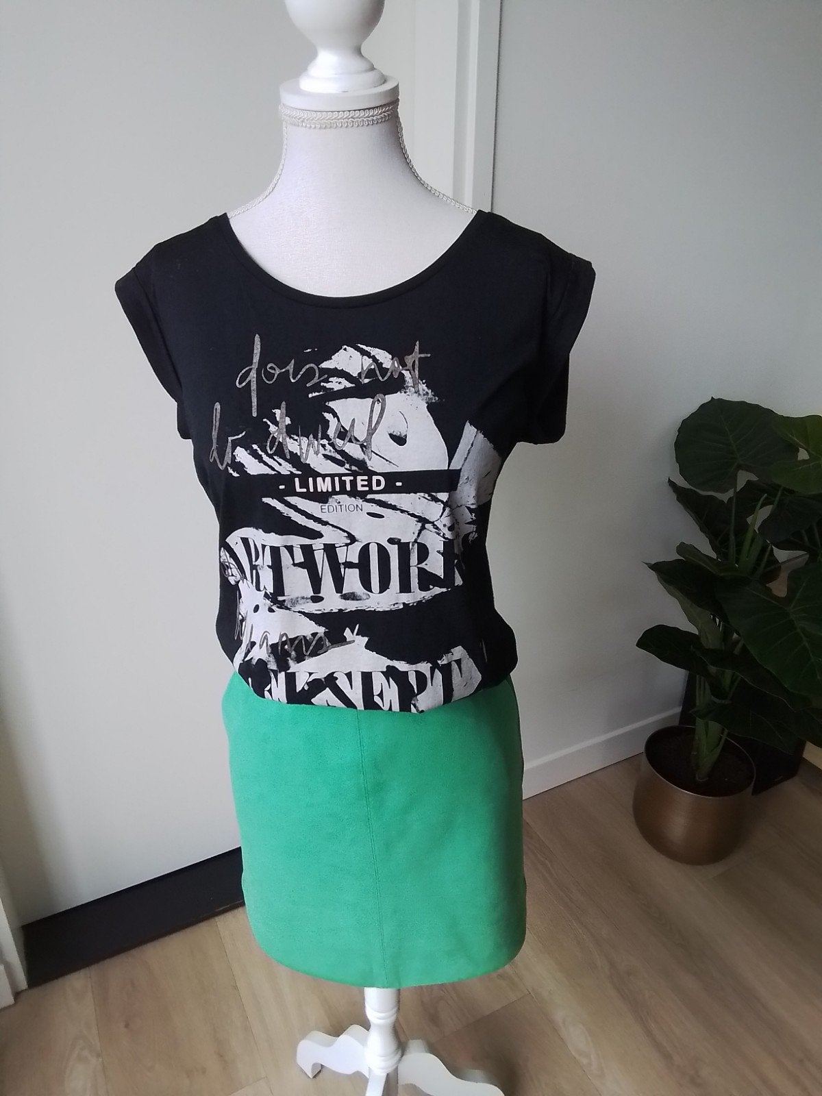 Zwart shirt Eksept mt M, Kleding | Dames, T-shirts, Maat 38/40 (M), Zwart, Ophalen of Verzenden, Zo goed als nieuw