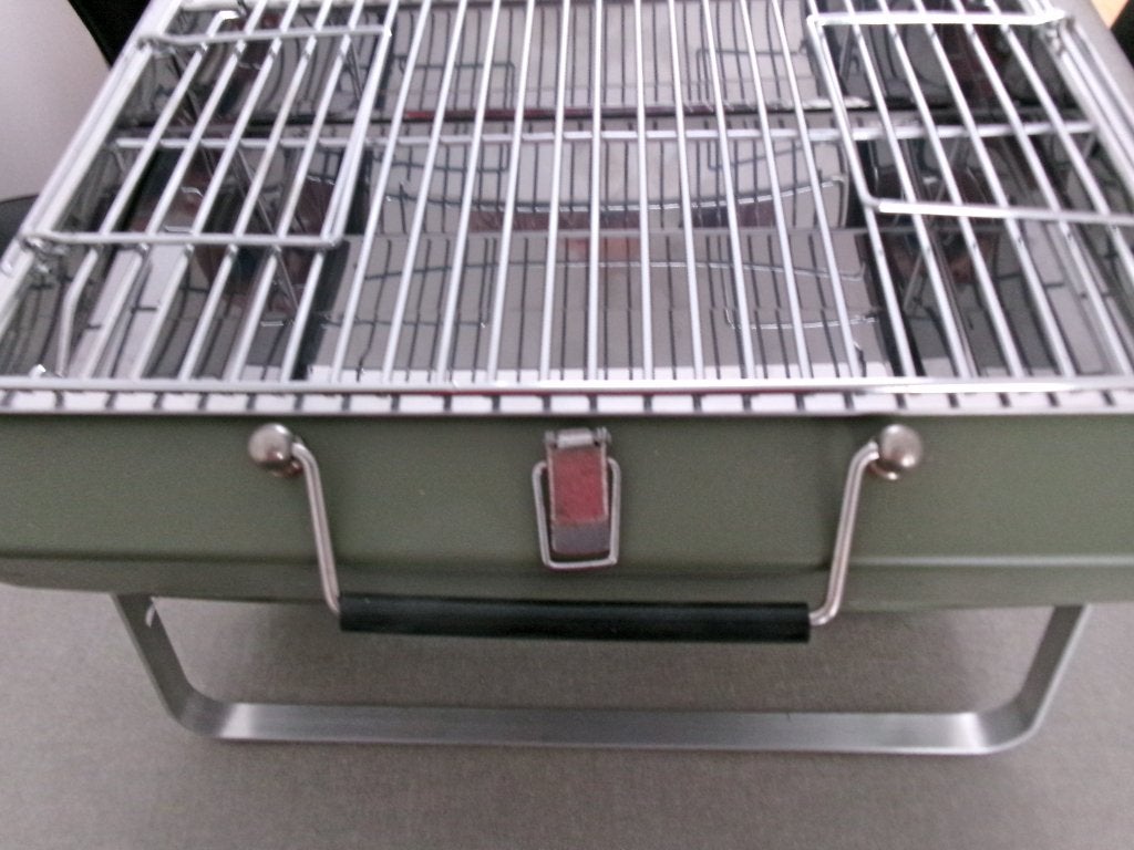 Te koop nieuwe draagbare Barbecue in ijzeren koffer, Ophalen of Verzenden, Nieuw, Hema