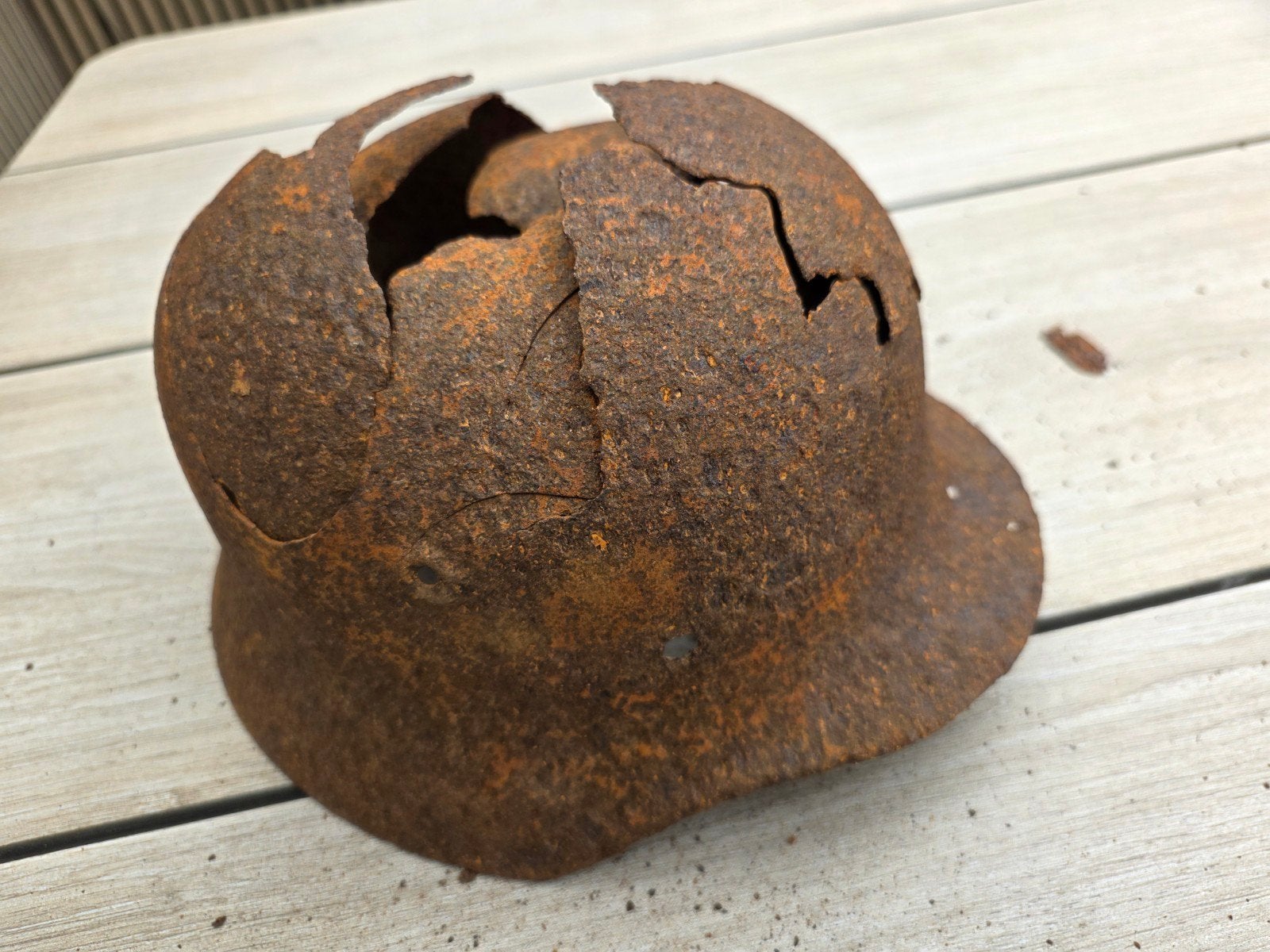Duitse Helm WW2 Militaria Battle Damage, Ophalen of Verzenden, Duitsland, Helm of Baret