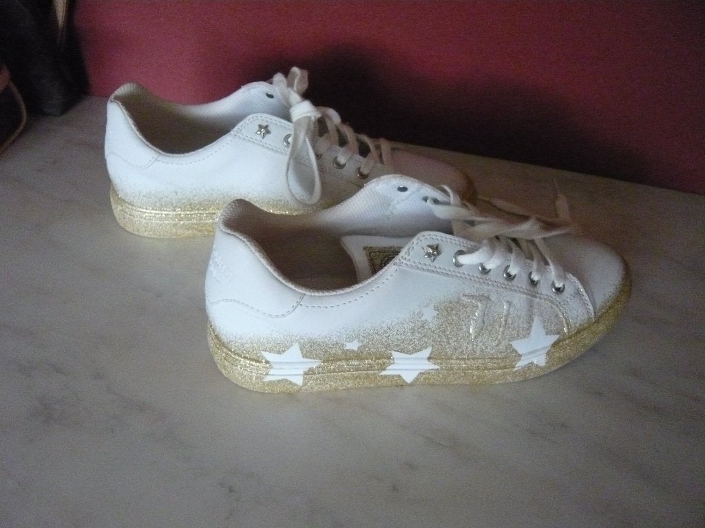 Trussardi Jeans sneakers wit goud met sterren mt 39, Wit, Ophalen of Verzenden, Trussardi Jeans, Sneakers of Gympen
