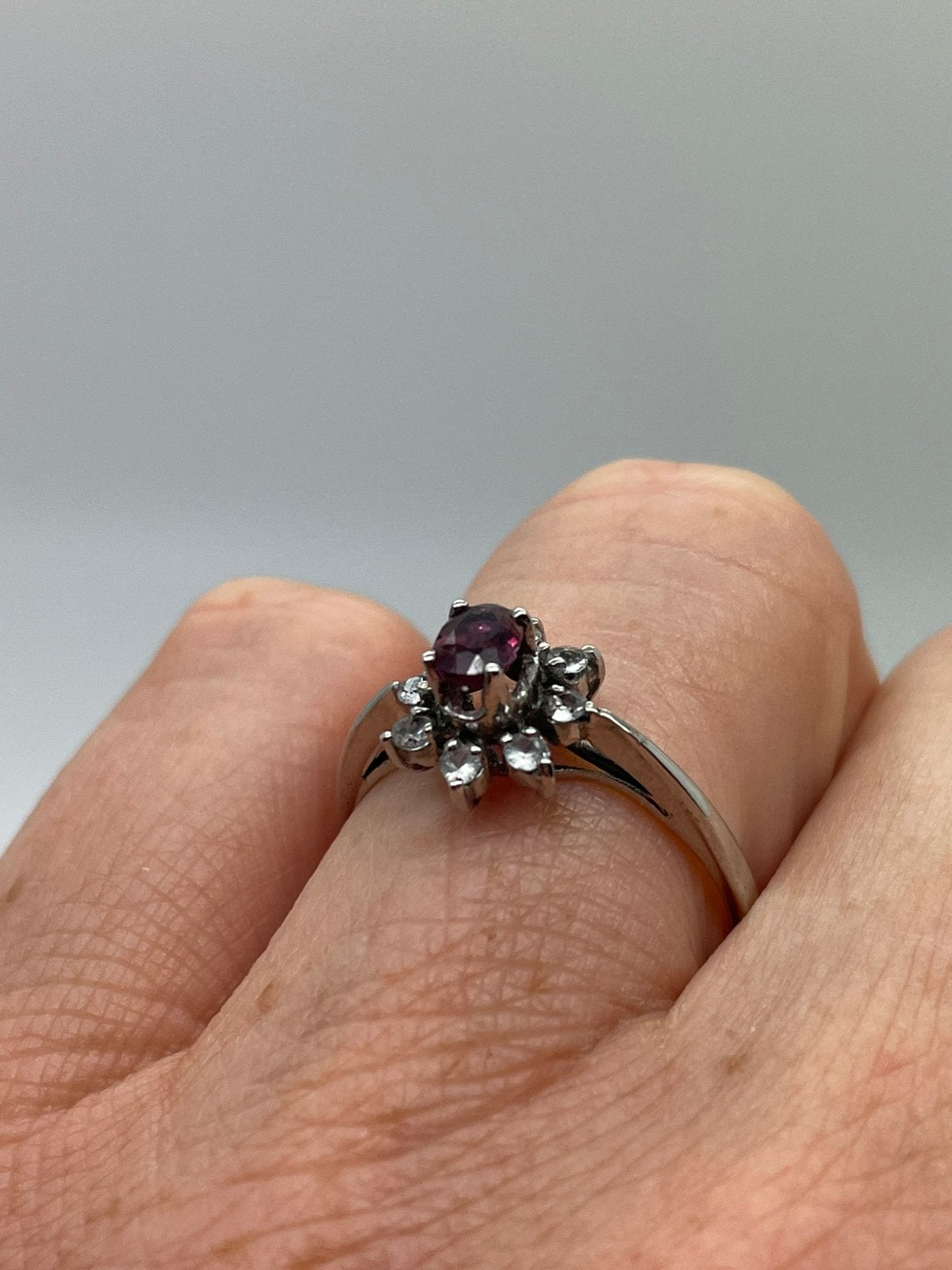 E558 Prachtige zilveren ring roze saffier maat 18,5, 18 tot 19, Ophalen of Verzenden, X, Met edelsteen