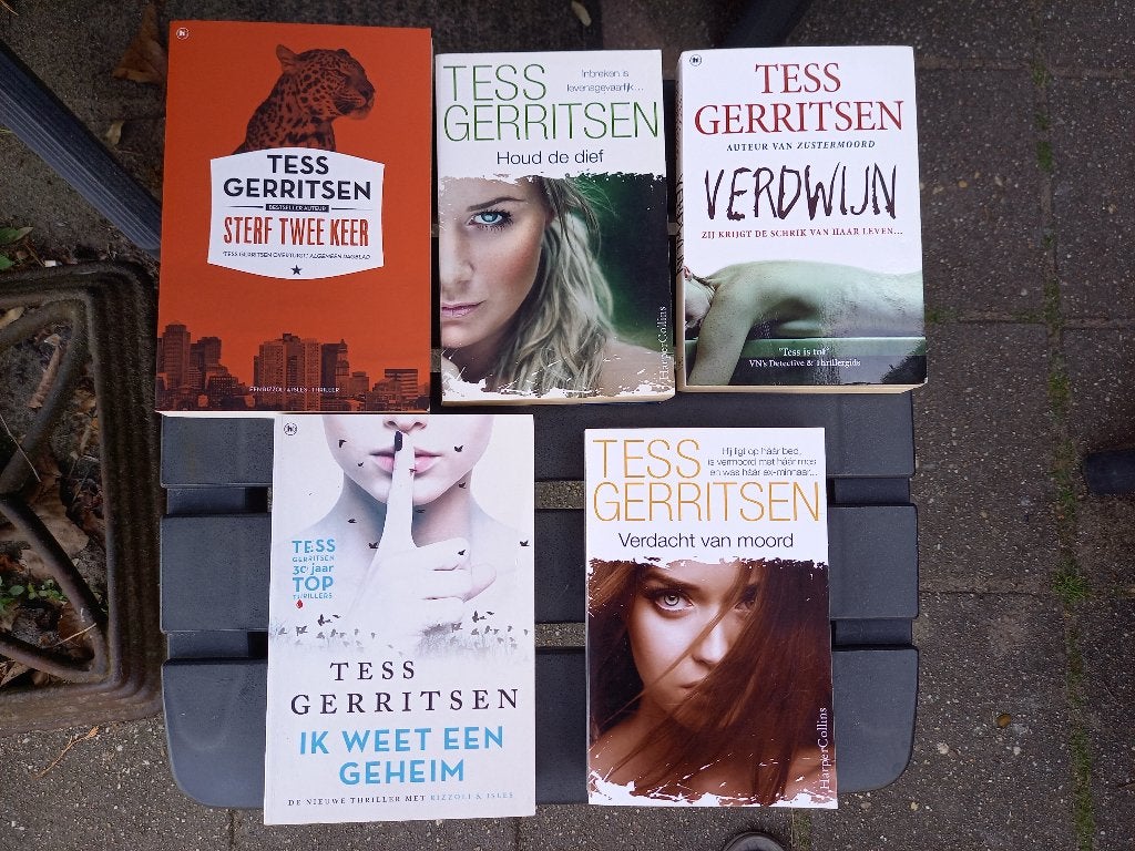 5 X Tess Gerritsen (Verdacht van Moord, Houd de Dief enz), Ophalen of Verzenden, Zo goed als nieuw, Tess Gerritsen