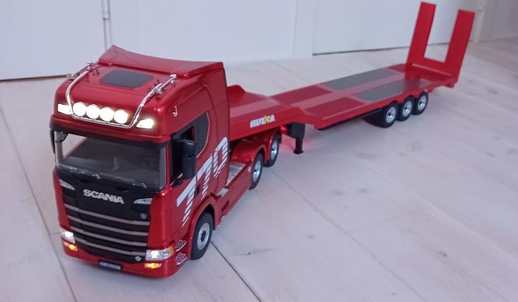 Huina rc scania 770s rc + flatbed trailer 1:18, Ophalen of Verzenden, Zo goed als nieuw, Overige typen, Overige merken