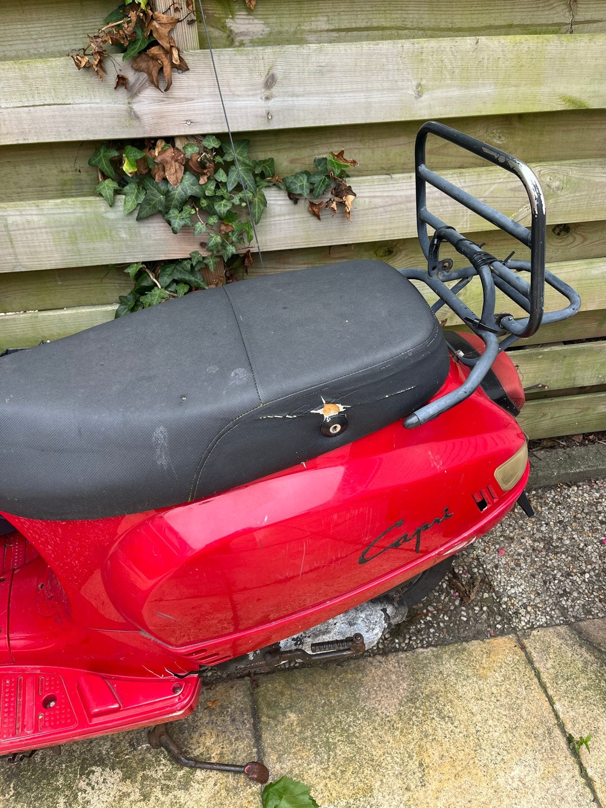 Rode Capri scooter met windscherm - Opknapper, Fietsen en Brommers, Snorfietsen en Snorscooters, Gebruikt, Overige merken, Benzine