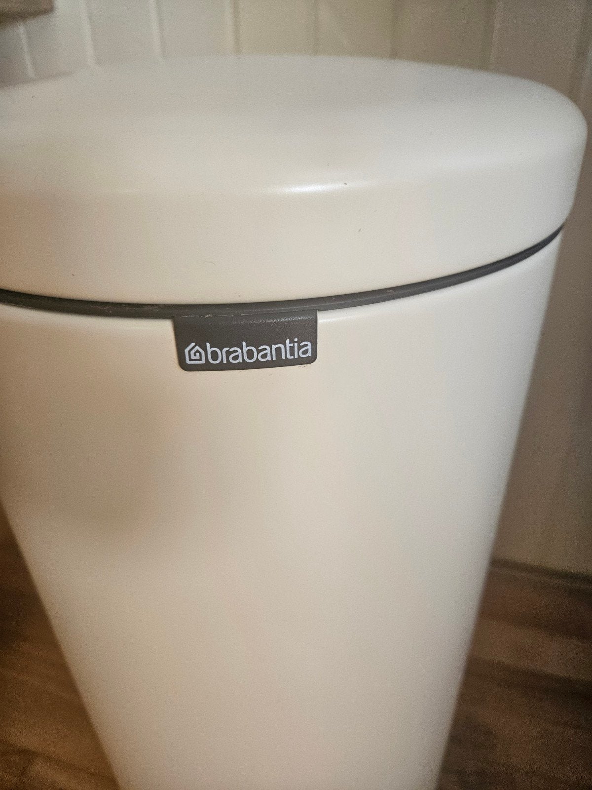 Brabantia prullenbak met pedaal,.deukje in deksel, Ophalen, Gebruikt, Met pedaal, 20 tot 30 liter