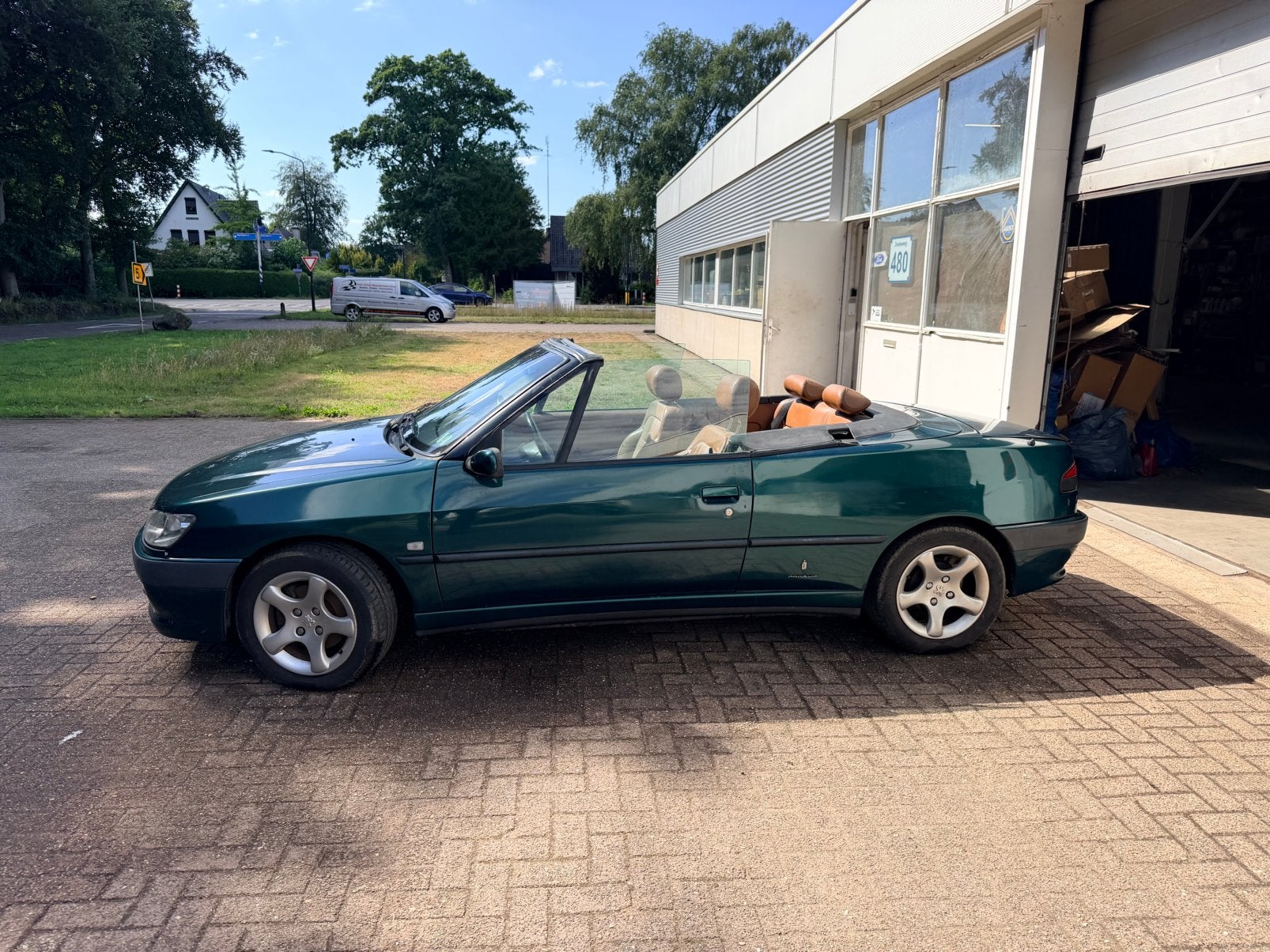 Peugeot 306 1.6 Cabriolet 2003 met een lekke koppaking, Voorwielaandrijving, 4 cilinders, Cabriolet, Handgeschakeld