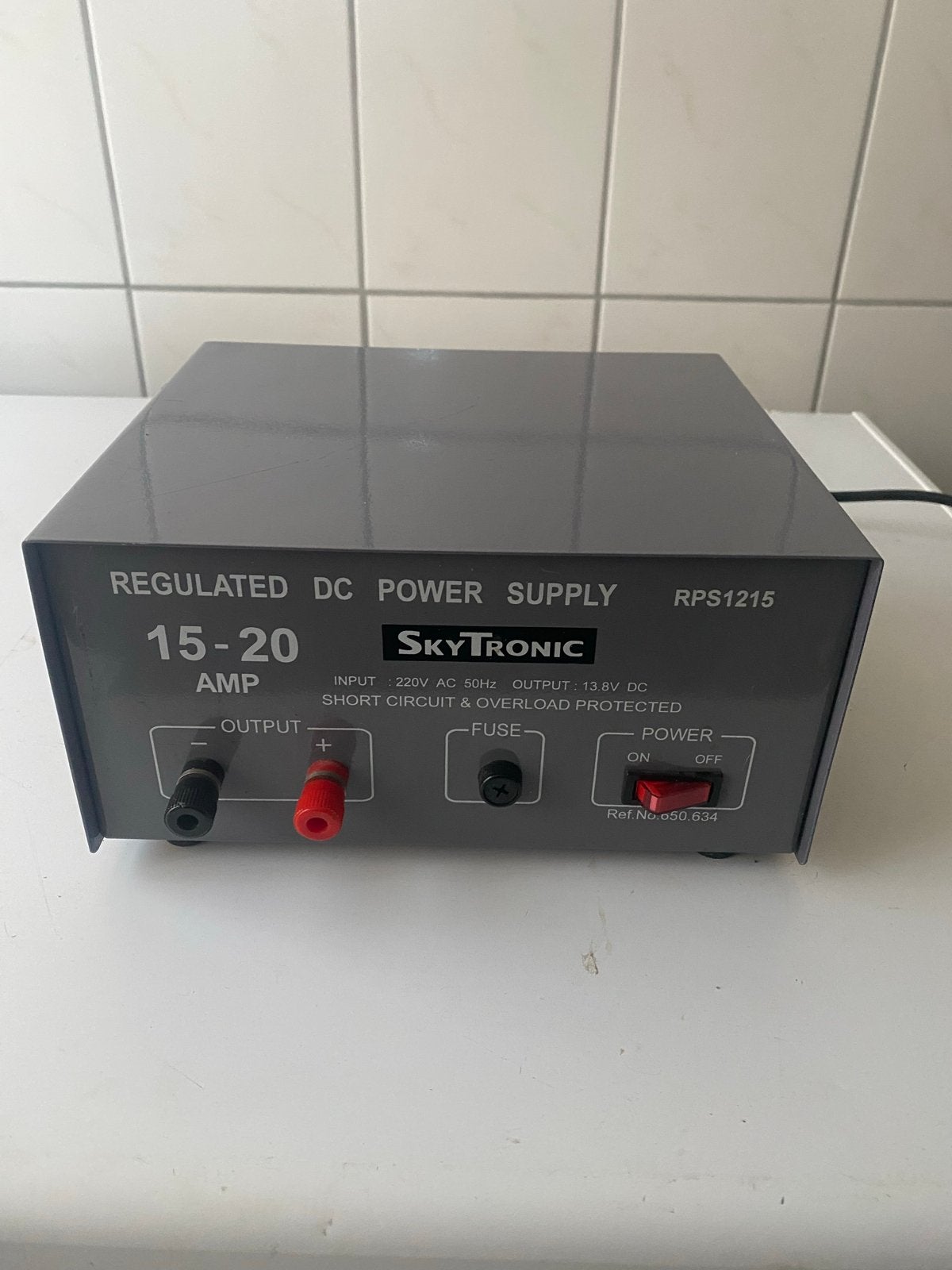 Skytronic RPS1215 Gereguleerde DC Voeding 15-20 Amp, Ophalen, Gebruikt