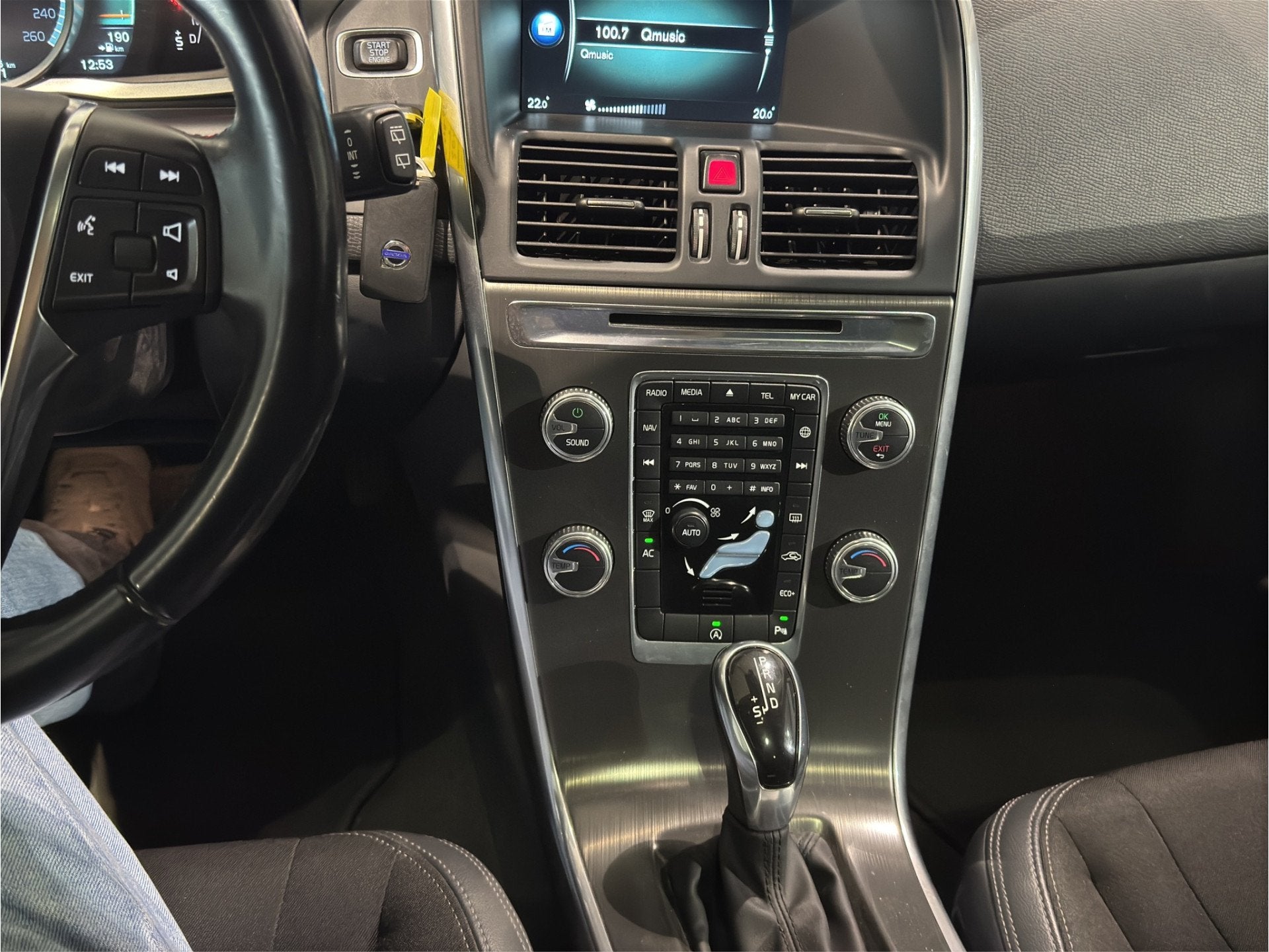 Volvo XC60 T5 Aut. Afn.Trekhaak Panoramadak 245pk, 15 km/l, Gebruikt, 4 cilinders, 1622 kg