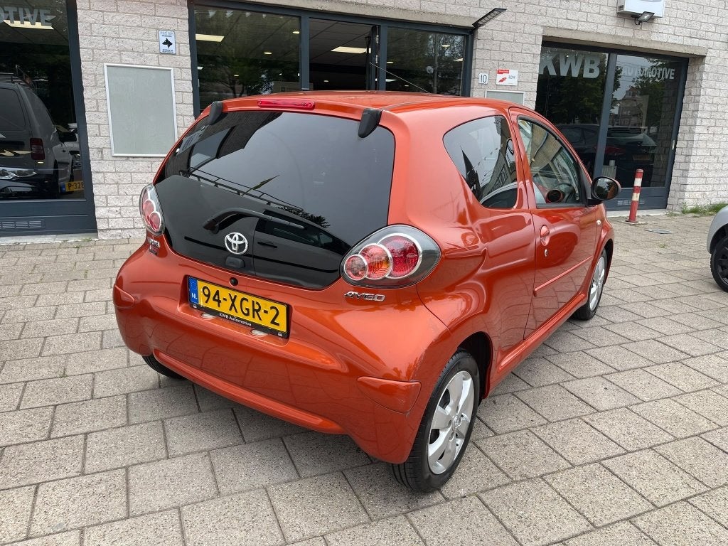 Toyota Aygo 1.0 VVT-i Dyn Facelift Led Nw Apk NAP (bj 2012), Auto's, Euro 5, Gebruikt, Overige kleuren, 4 stoelen