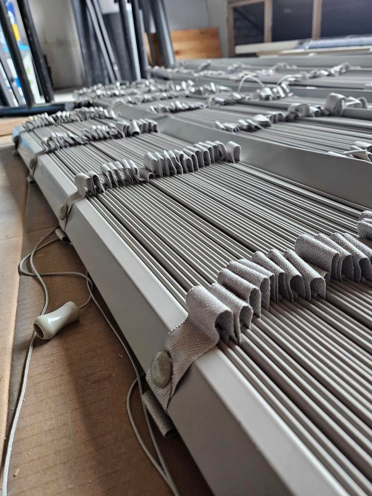 Jaloezieën taupe grijs - opknapper voor de doe-het-zelver, Ophalen, Gebruikt, Grijs, 150 tot 200 cm