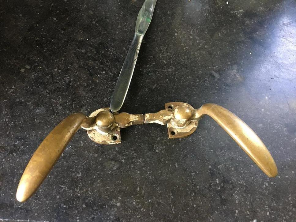 2 antiek raamboompjes brons, Ophalen of Verzenden, Zo goed als nieuw, Koper of Messing, Klink of Kruk