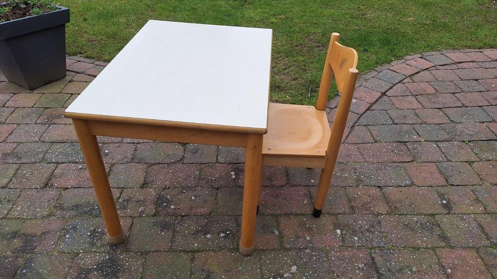 Schilte kindertafel met stoel - sterk en stabiel, Ophalen, Gebruikt, Tafel(s) en Stoel(en)