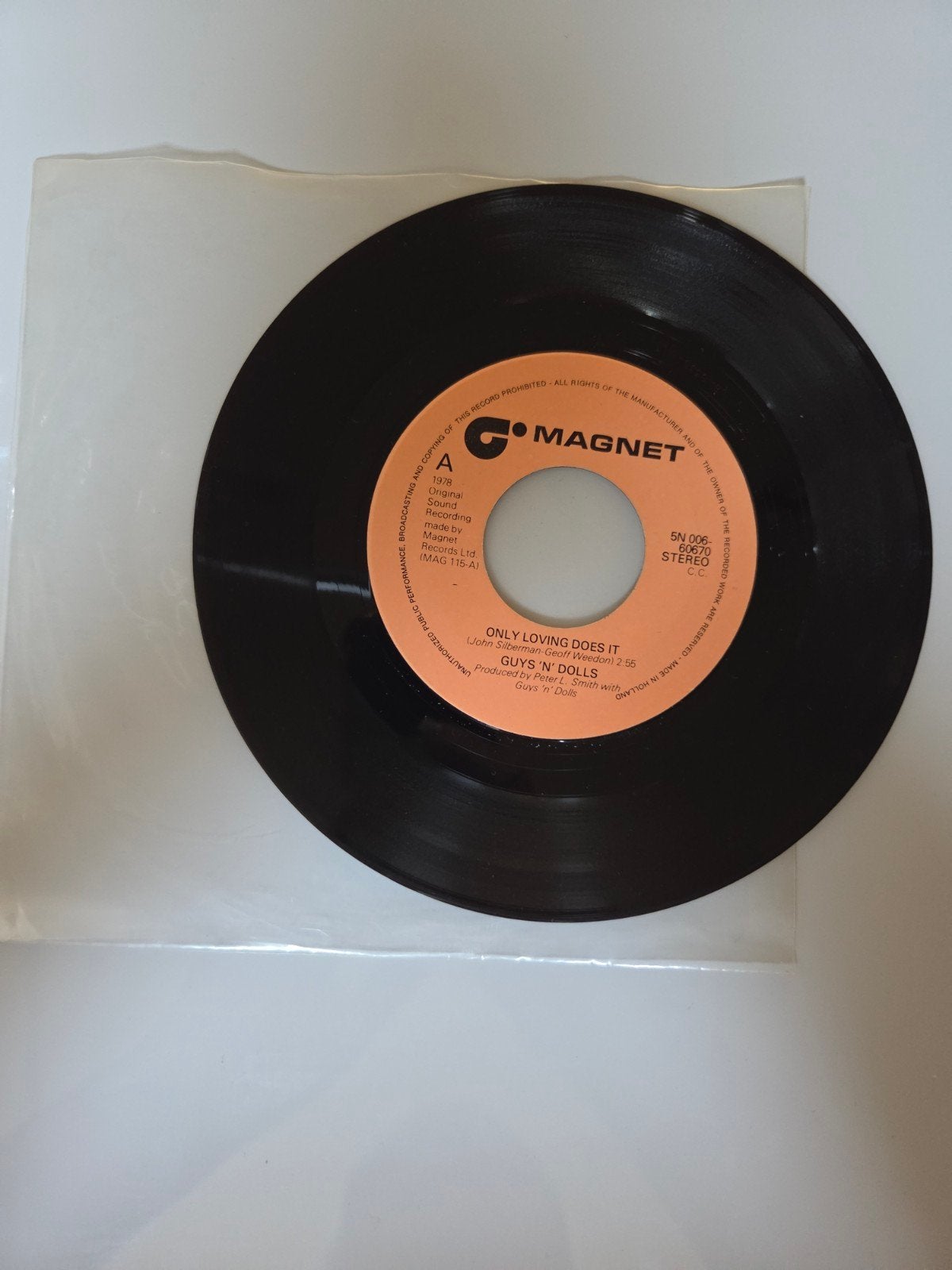 Guys 'n' Dolls - Only loving does it, Ophalen of Verzenden, Gebruikt, 7 inch, Pop