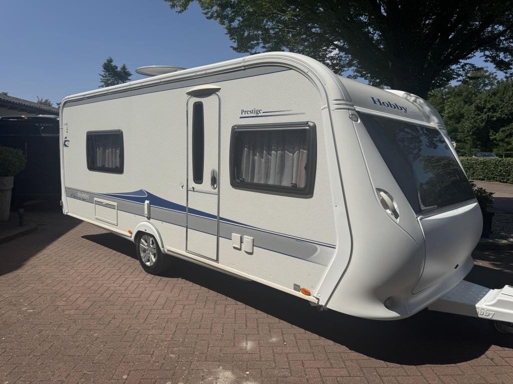 Hobby 560 WLU 1800 kg totaal gewicht, Caravans en Kamperen, 2 aparte bedden, Rondzit, Hobby, Reservewiel