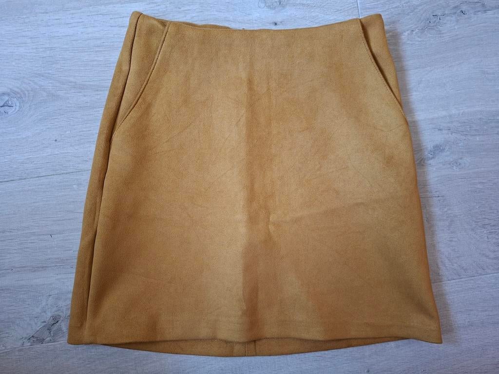 Gele fluwelen rok van Pull & Bear, maat  XS / 34, Geel, Ophalen of Verzenden, Zo goed als nieuw, Pull & Bear