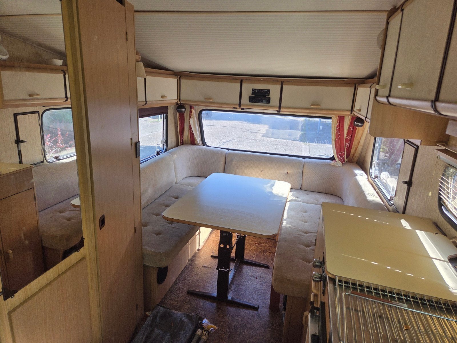 Solifer Caravan - Compact en Klaar voor Avontuur, Rondzit, Particulier, Koelkast