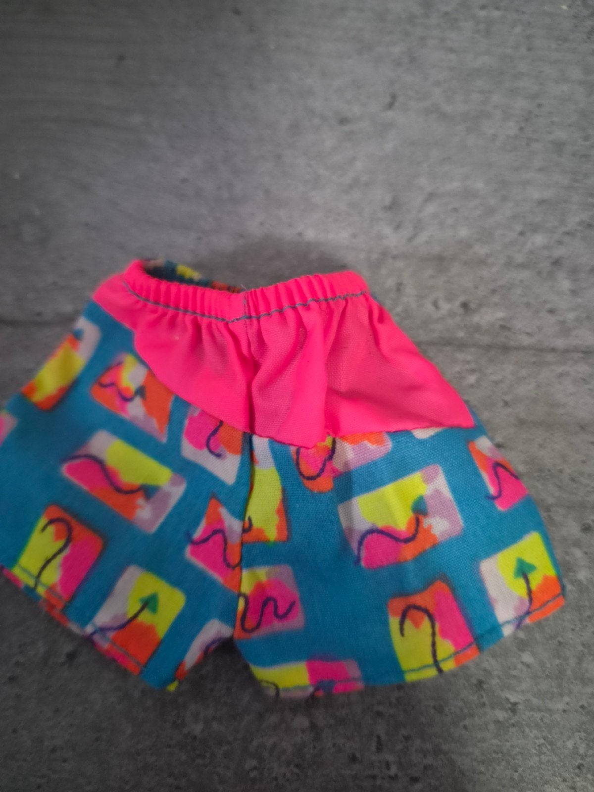 Barbie broekje met felle kleuren, Ophalen of Verzenden