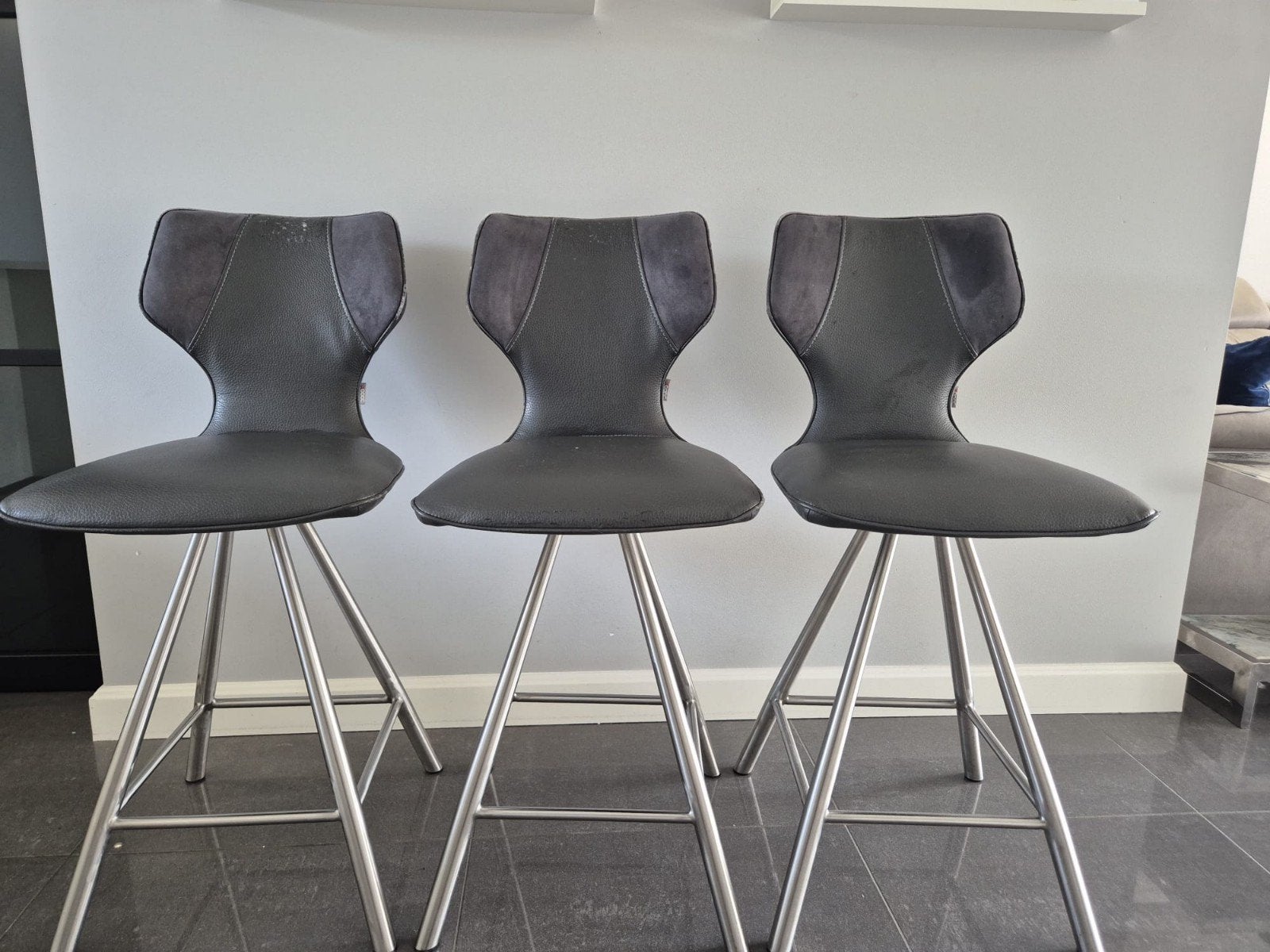 3 grijze Xooon barstoelen - Gebruikt met gebruikssporen, 3 krukken, Ophalen of Verzenden, Gebruikt