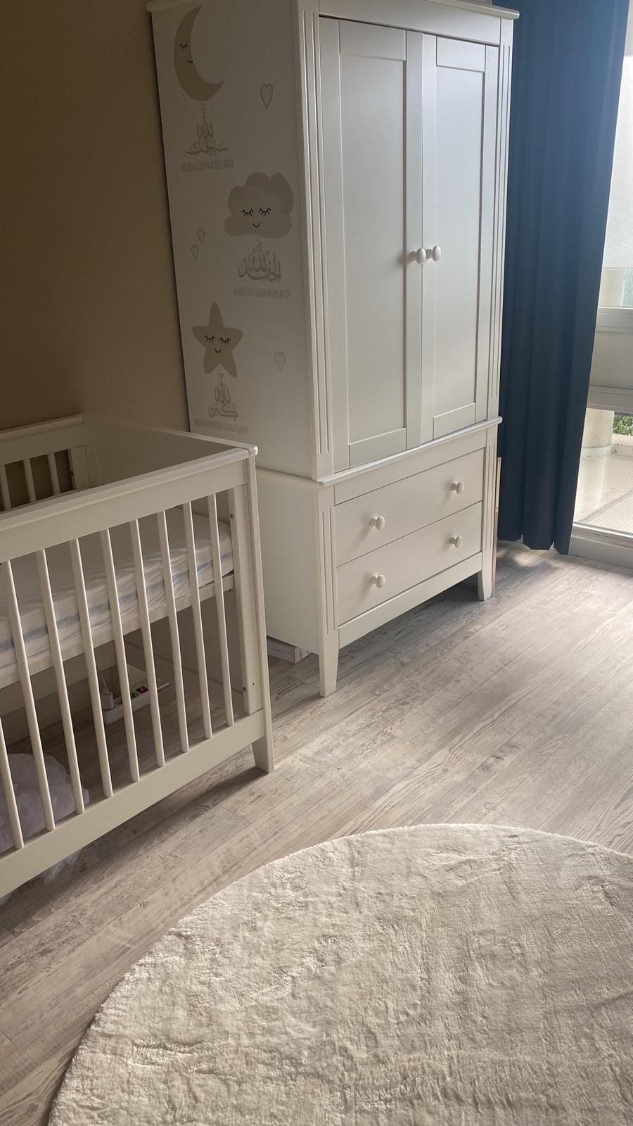 Complete babykamer: kledingkast, kinderbed en commode, Kinderen en Baby's, Kinderkamer | Complete kinderkamers, Ophalen, Zo goed als nieuw