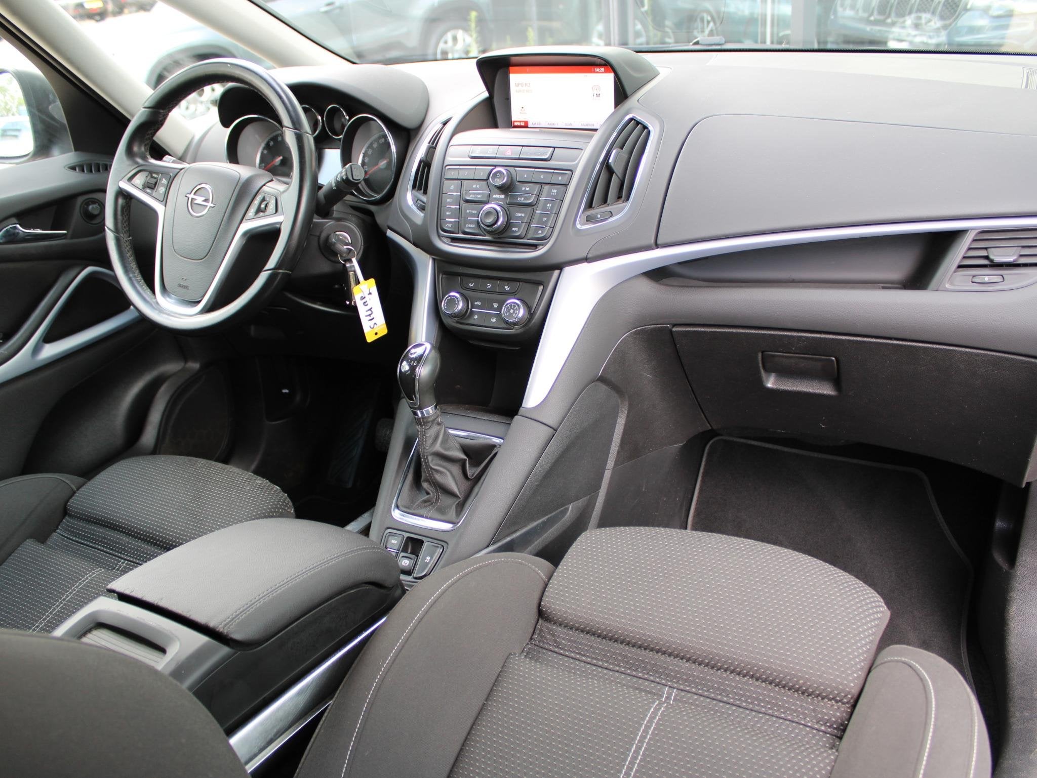 Opel Zafira Tourer 1.4 Edition | Navi / Airco / Cruise, Auto's, Stof, Gebruikt, 4 cilinders, Origineel Nederlands