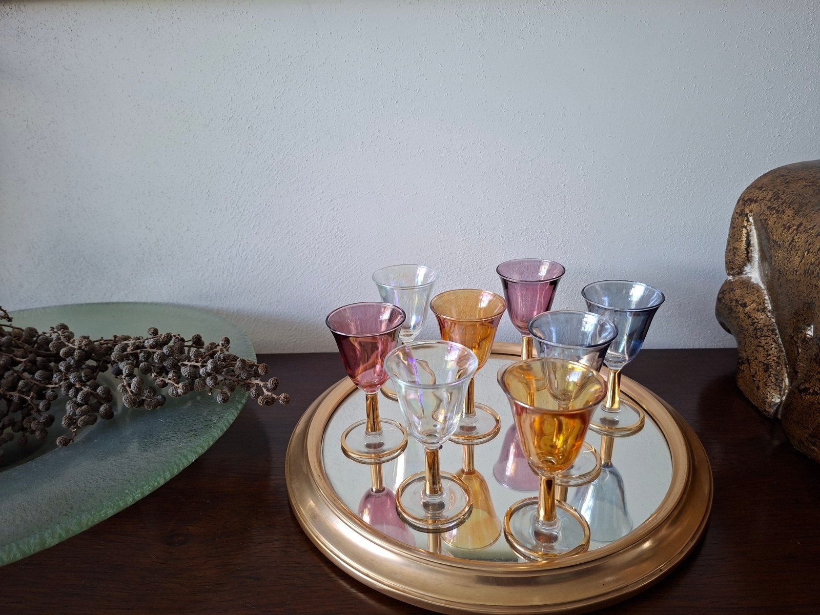 Vintage spiegelplateau met 8 gekleurde glaasjes – Ø 27 cm, Ophalen of Verzenden