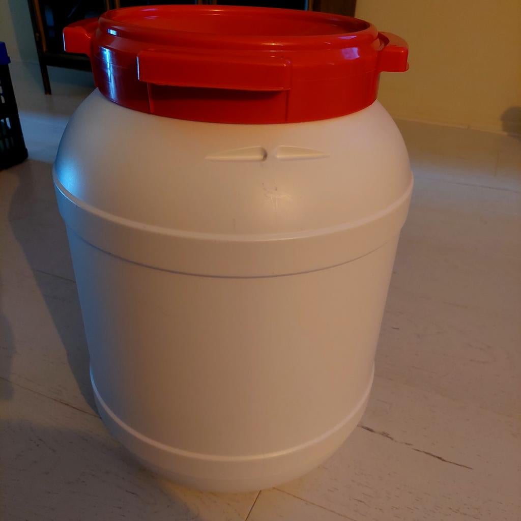 CurTec waterdichte Ton
(Heeft 3 mnd. Hondenvoer in gezeten), Ophalen, Hond