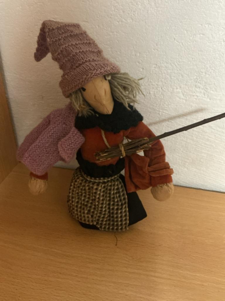 Leuke heks pop - 20 cm hoog, staat stevig, Ophalen of Verzenden, Gebruikt