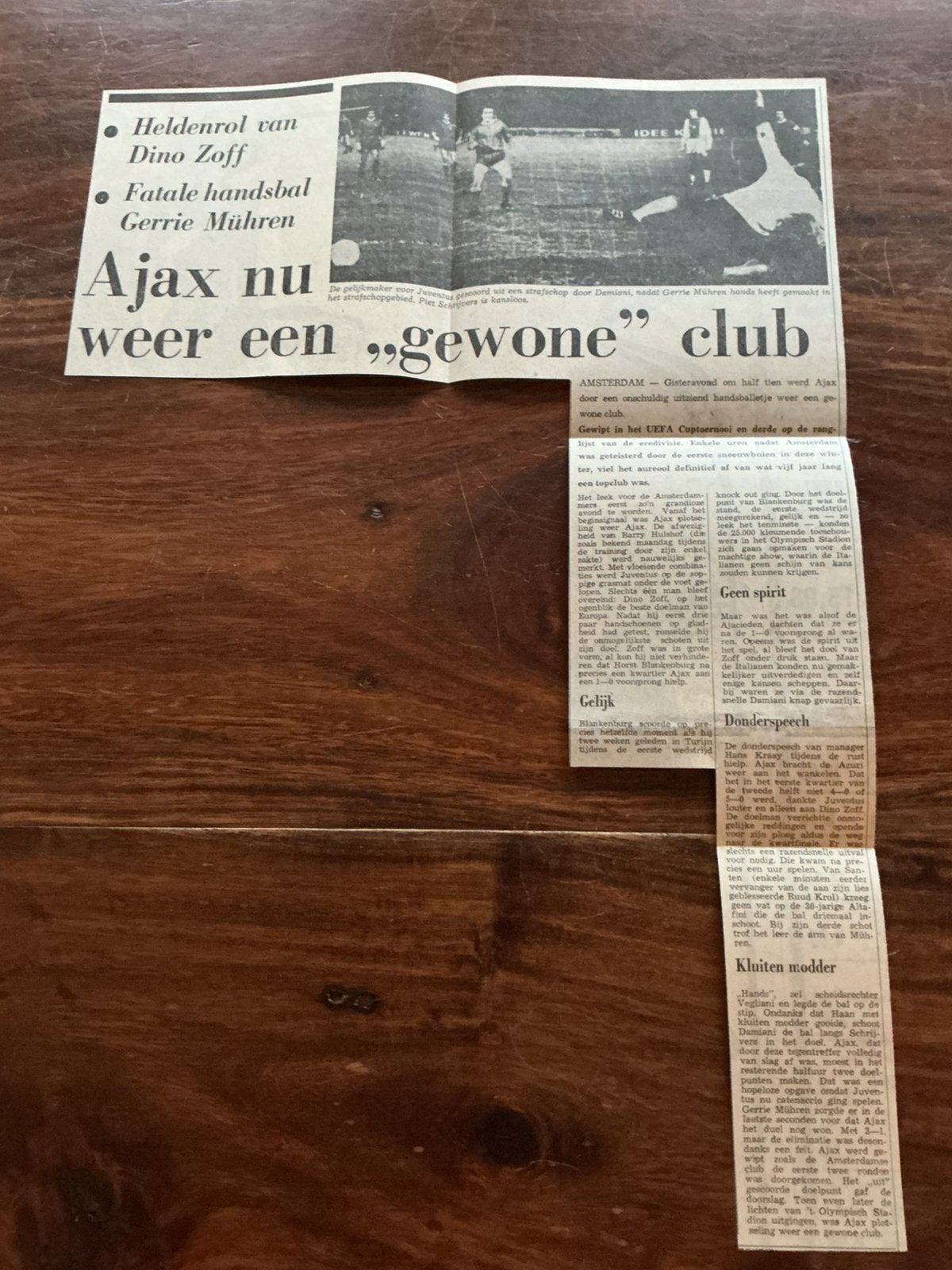 Voetbal krantenartikel Ajax Juventus december 1974, Ophalen of Verzenden, Knipsel(s)