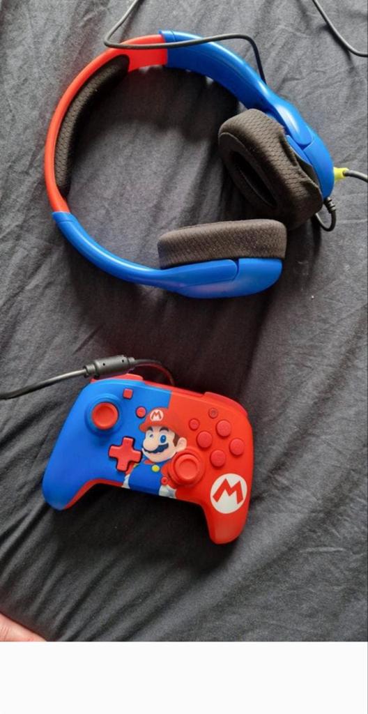 Nieuwe Nintendo Switch Mario joystick en headset, Ophalen of Verzenden, Nieuw, Met 1 controller, Switch Original