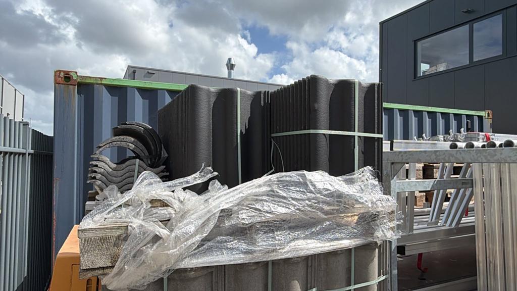 NIEUWE Sneldekkers dakpannen te koop, Doe-het-zelf en Verbouw, Dakpannen en Dakbedekking, Ophalen, Gebruikt, Steen of Klei, Zwart