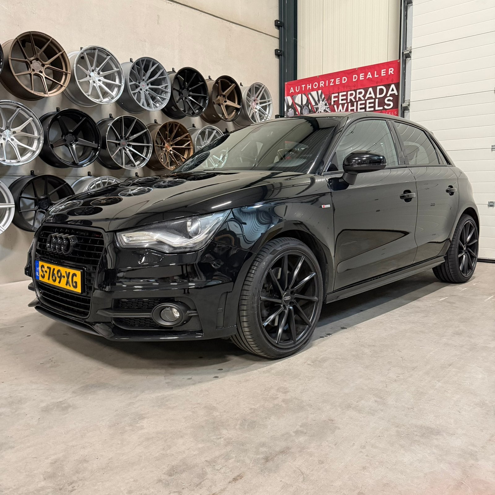 Audi A1 1.4 Tfsi 185 PK automaat 3X S-Line, Auto's, Audi, Automaat, A1, Zwart, 4 cilinders